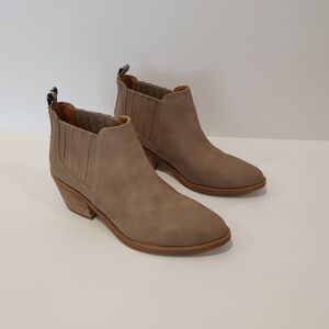 Report Women's Oberon Ankle boots